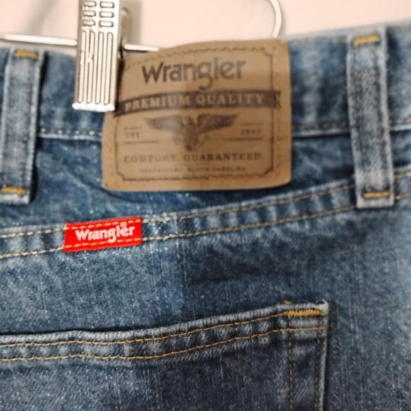 NEW-WRANGLER-38" X 32" REGULAR FIT - Picture 7 of 7